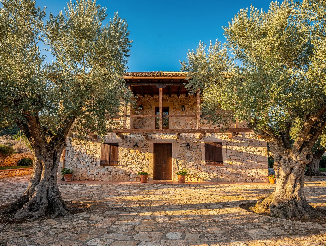 Mallorquinische Naturstein-Architektur im Tageslicht